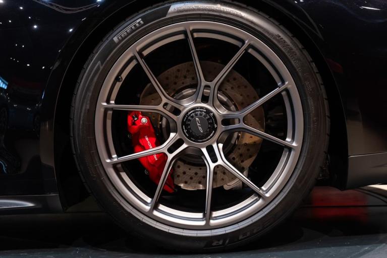 http://www.koenigseggchicago.com/galleria_images/3/3_p12_f.jpg
