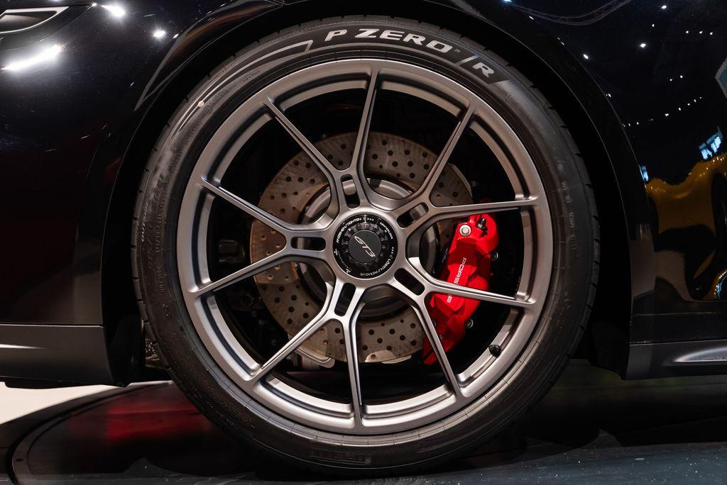 http://www.koenigseggchicago.com/galleria_images/3/3_p13_l.jpg