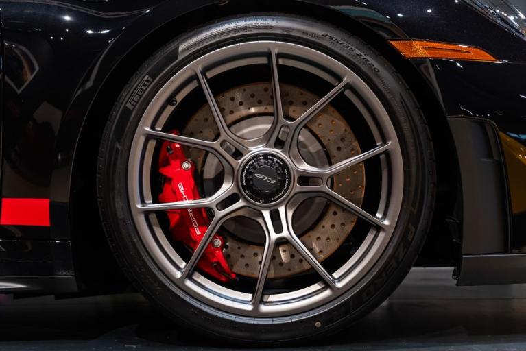 http://www.koenigseggchicago.com/galleria_images/3/3_p14_f.jpg