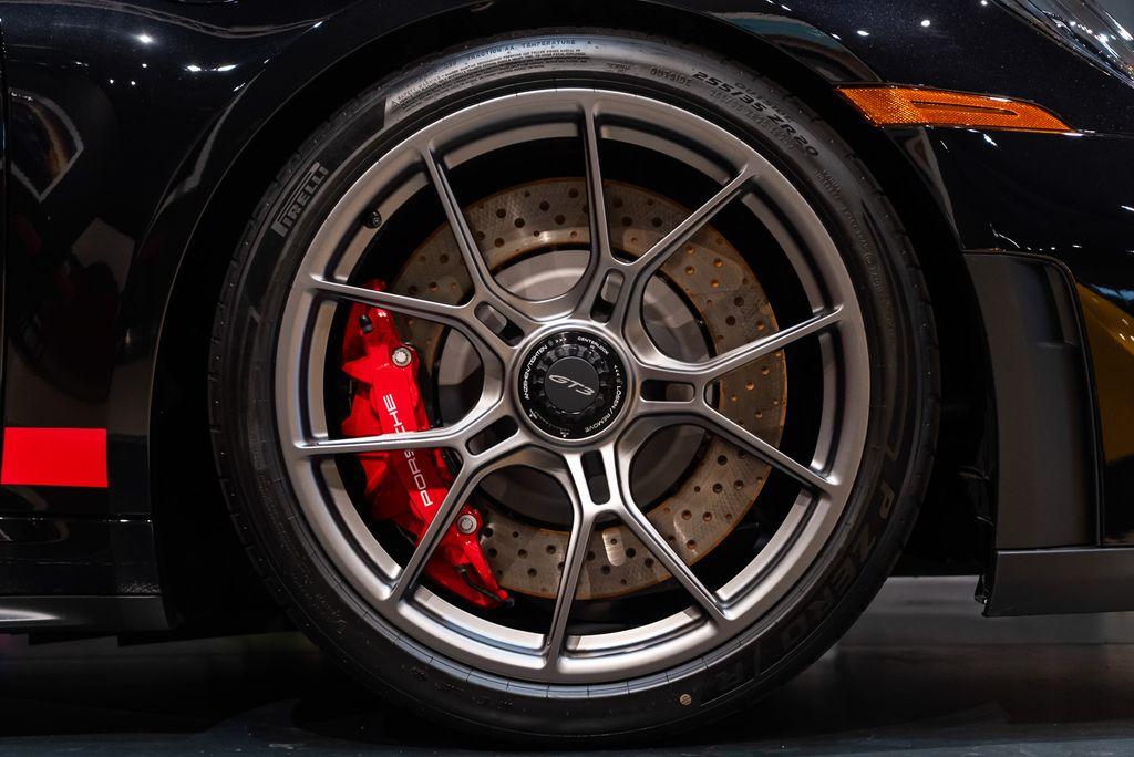 http://www.koenigseggchicago.com/galleria_images/3/3_p14_l.jpg