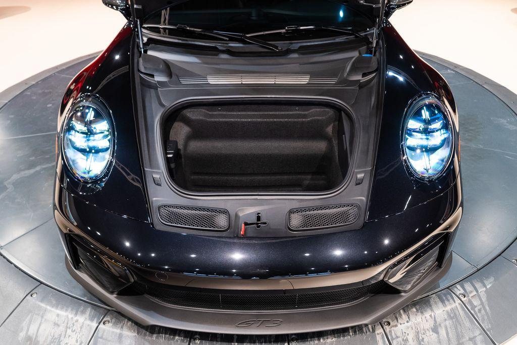 http://www.koenigseggchicago.com/galleria_images/3/3_p15_l.jpg