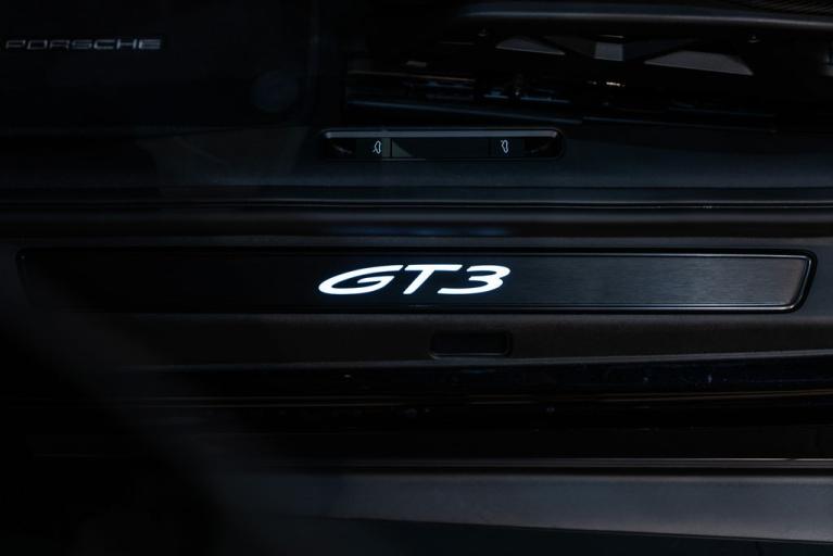 http://www.koenigseggchicago.com/galleria_images/3/3_p19_f.jpg