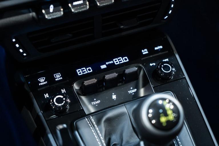 http://www.koenigseggchicago.com/galleria_images/3/3_p28_f.jpg