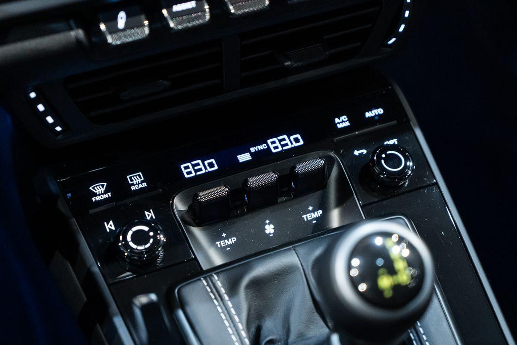 http://www.koenigseggchicago.com/galleria_images/3/3_p28_l.jpg