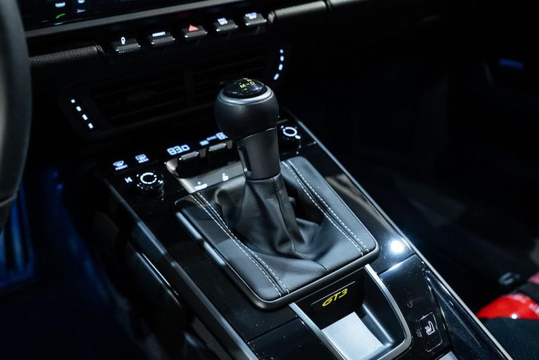 http://www.koenigseggchicago.com/galleria_images/3/3_p30_f.jpg