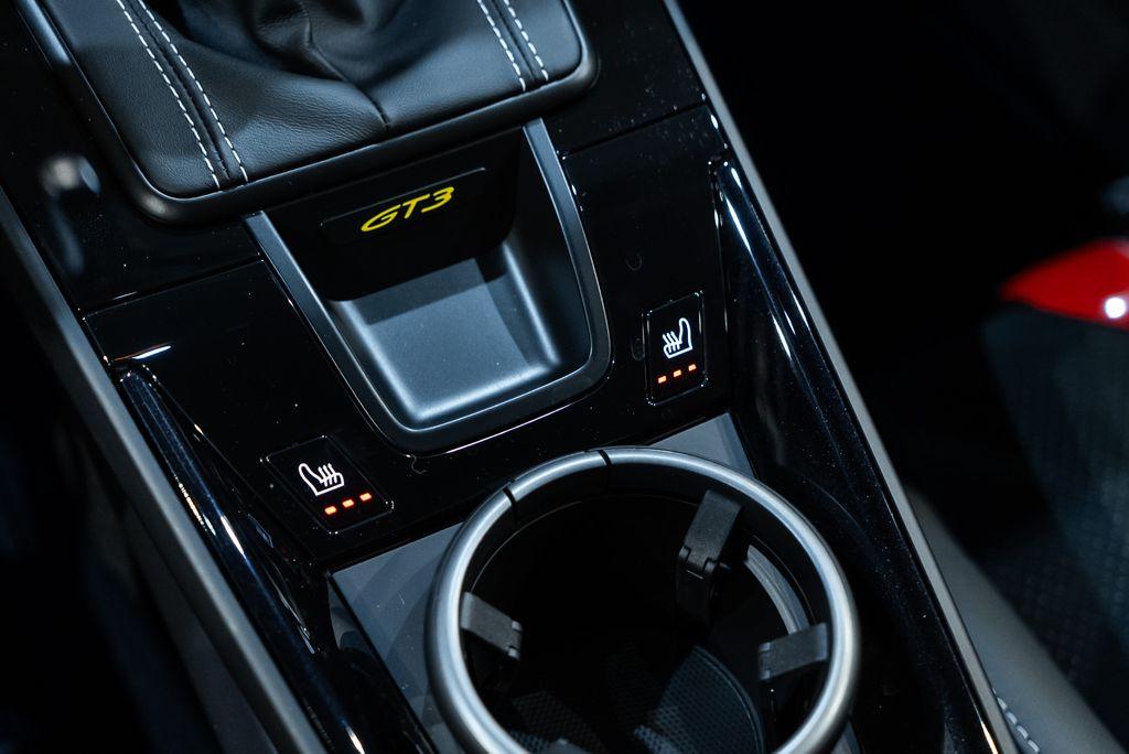 http://www.koenigseggchicago.com/galleria_images/3/3_p31_l.jpg