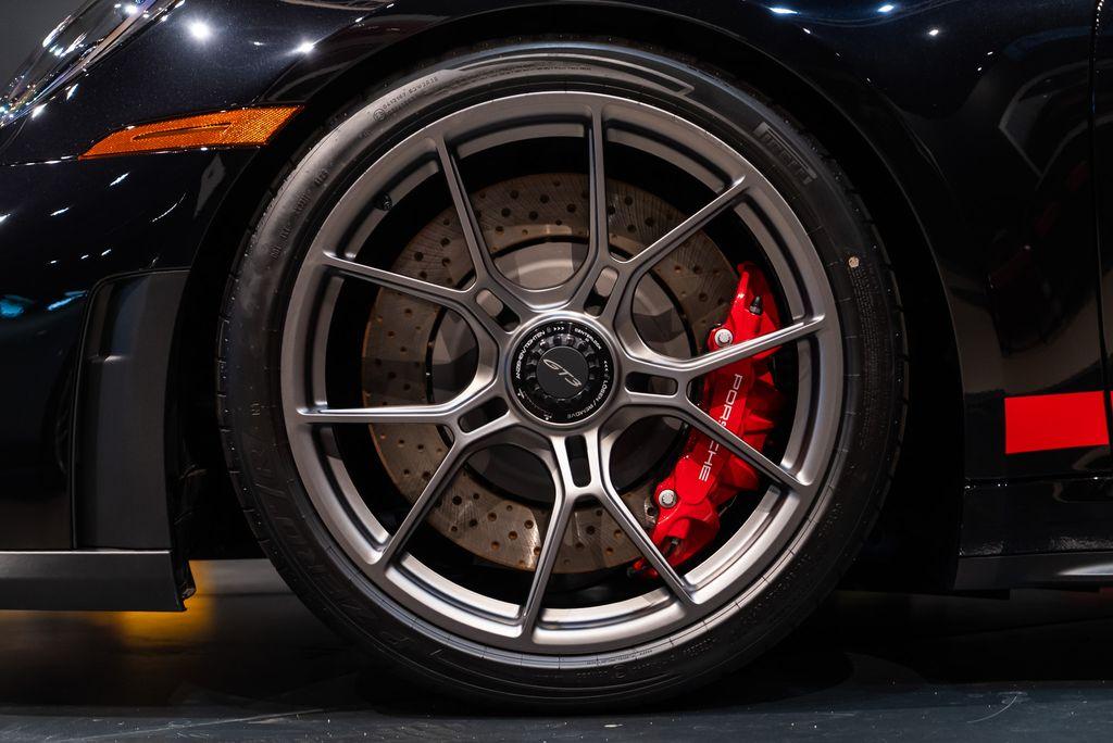 http://www.koenigseggchicago.com/galleria_images/3/3_p39_l.jpg