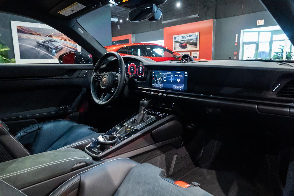 http://www.koenigseggchicago.com/galleria_images/3/3_p42_l.jpg