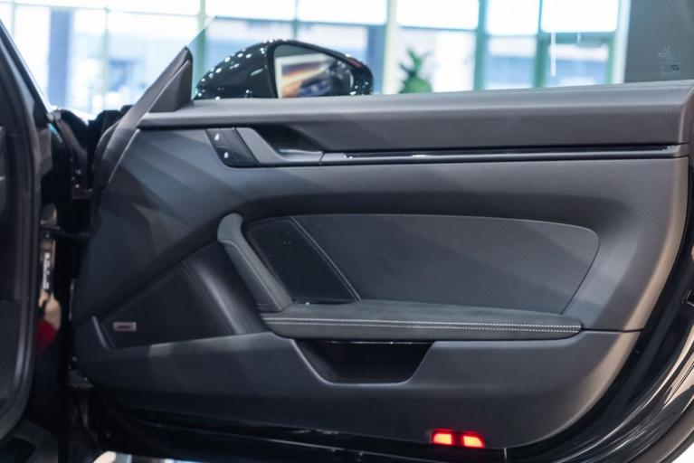 http://www.koenigseggchicago.com/galleria_images/3/3_p46_f.jpg