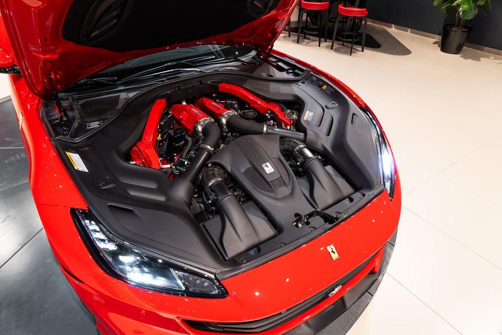 http://www.koenigseggchicago.com/galleria_images/30/30_p17_l.jpg