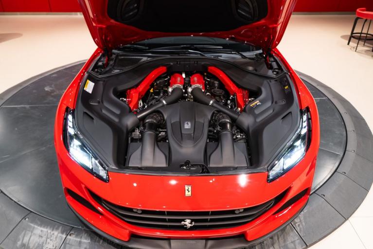http://www.koenigseggchicago.com/galleria_images/30/30_p18_f.jpg