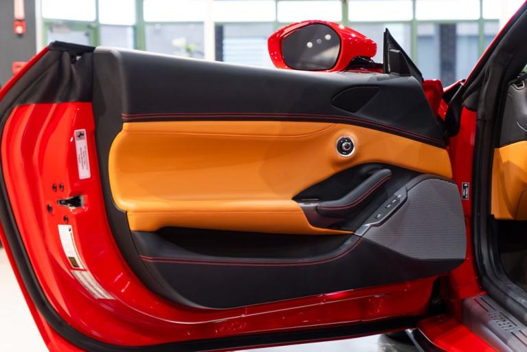 http://www.koenigseggchicago.com/galleria_images/30/30_p24_f.jpg