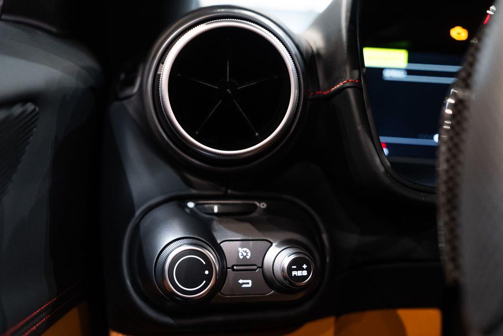 http://www.koenigseggchicago.com/galleria_images/30/30_p30_l.jpg