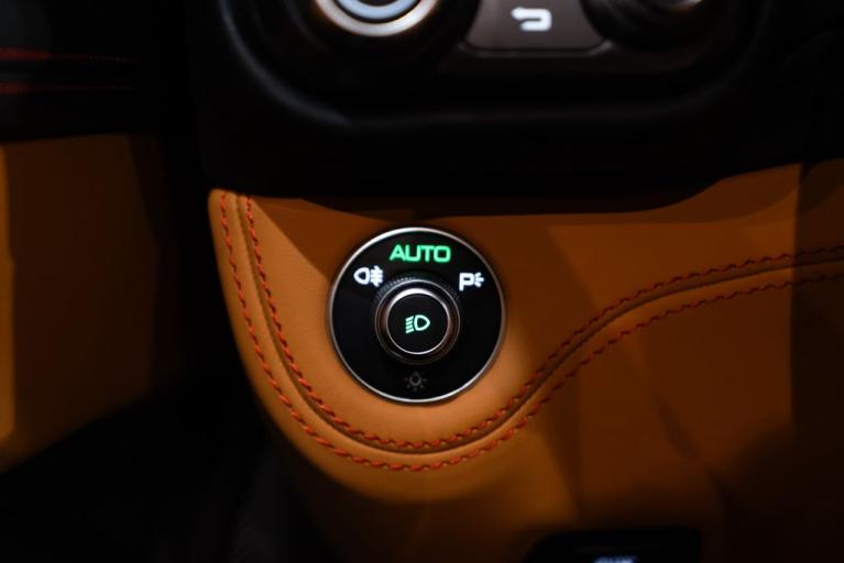 http://www.koenigseggchicago.com/galleria_images/30/30_p31_f.jpg