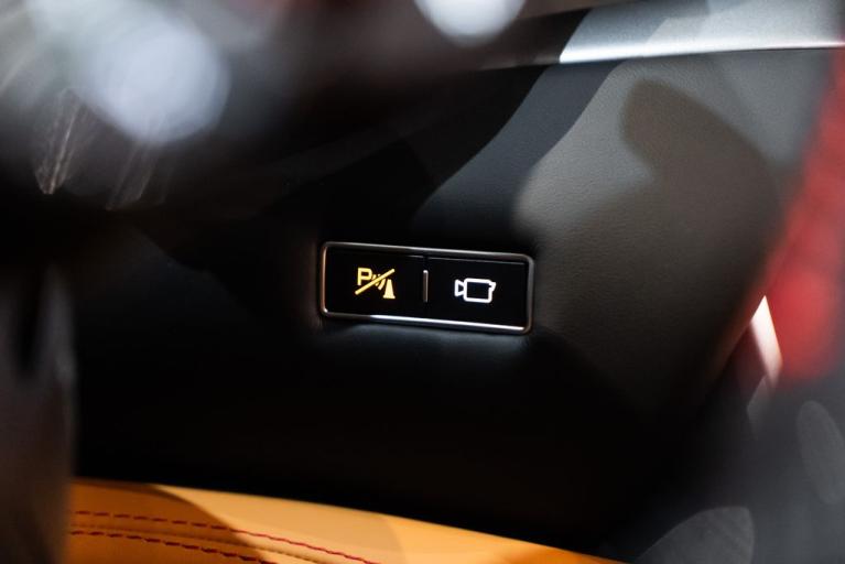 http://www.koenigseggchicago.com/galleria_images/30/30_p32_f.jpg