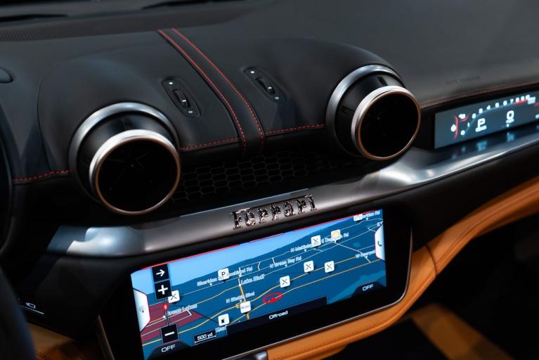 http://www.koenigseggchicago.com/galleria_images/30/30_p33_f.jpg