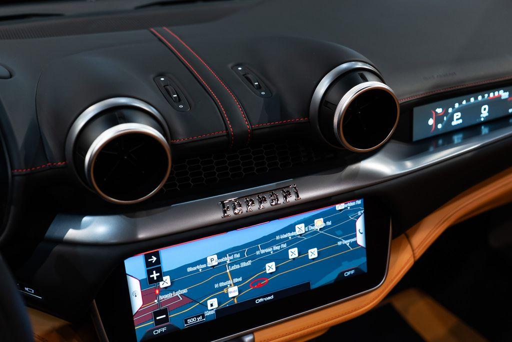 http://www.koenigseggchicago.com/galleria_images/30/30_p33_l.jpg