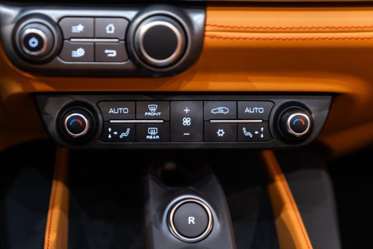 http://www.koenigseggchicago.com/galleria_images/30/30_p36_f.jpg