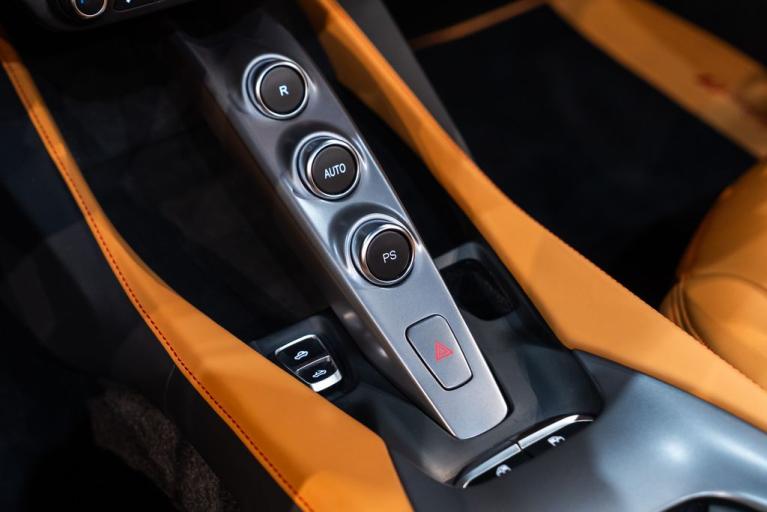 http://www.koenigseggchicago.com/galleria_images/30/30_p37_f.jpg