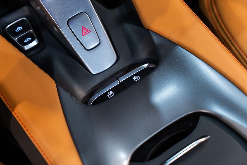 http://www.koenigseggchicago.com/galleria_images/30/30_p38_l.jpg
