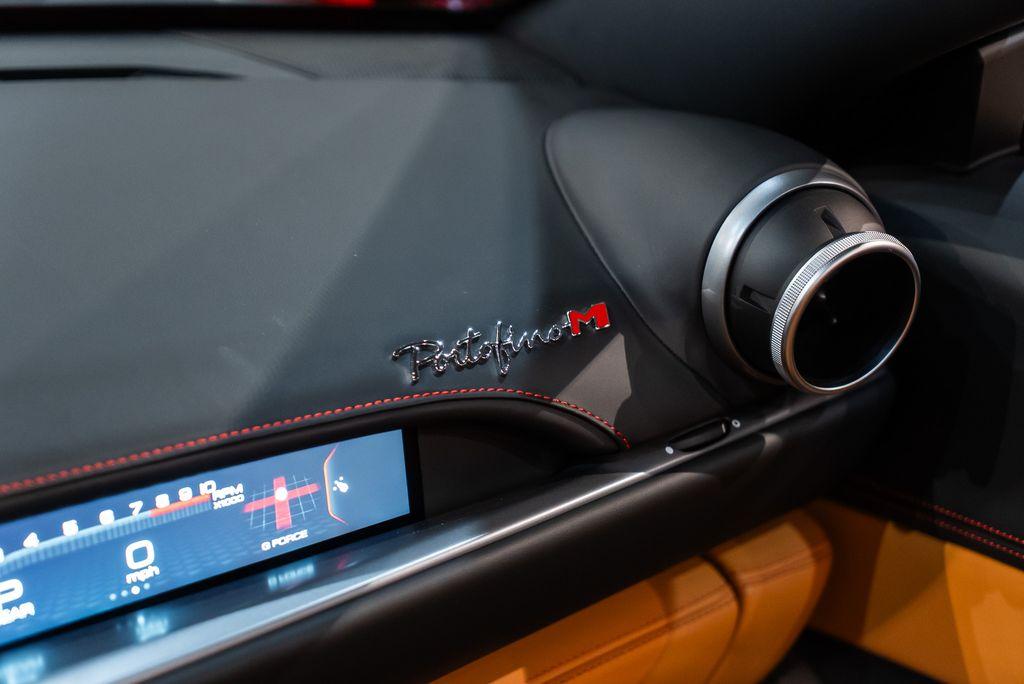 http://www.koenigseggchicago.com/galleria_images/30/30_p40_l.jpg
