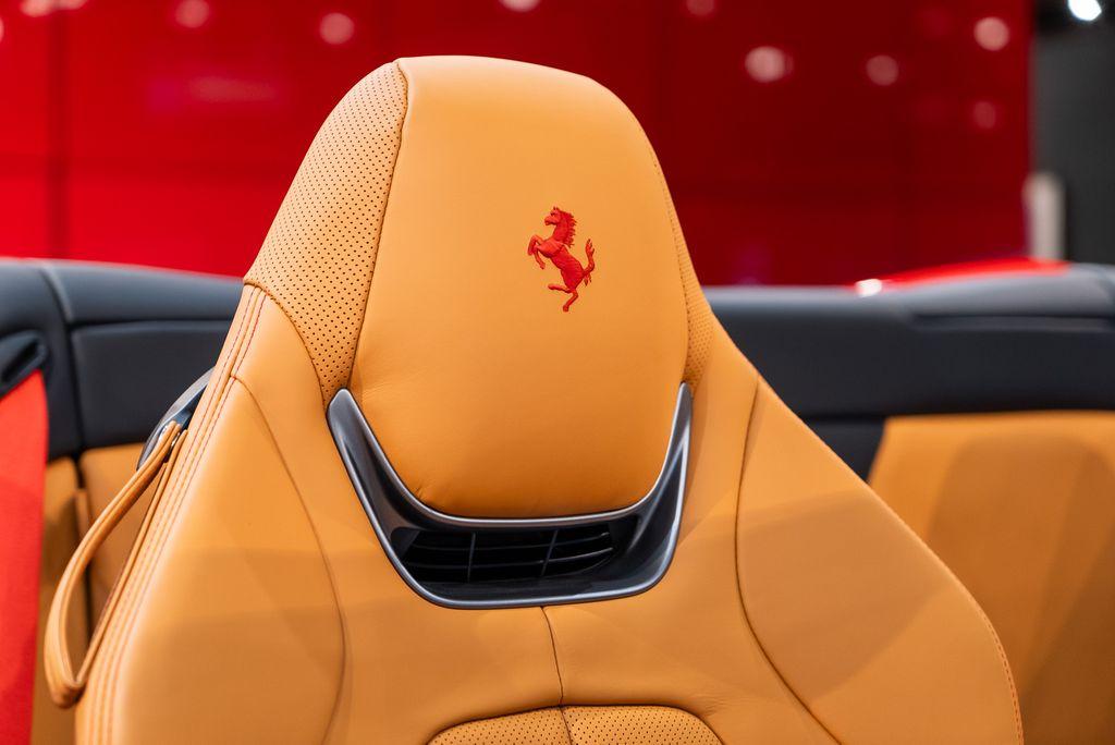 http://www.koenigseggchicago.com/galleria_images/30/30_p44_l.jpg