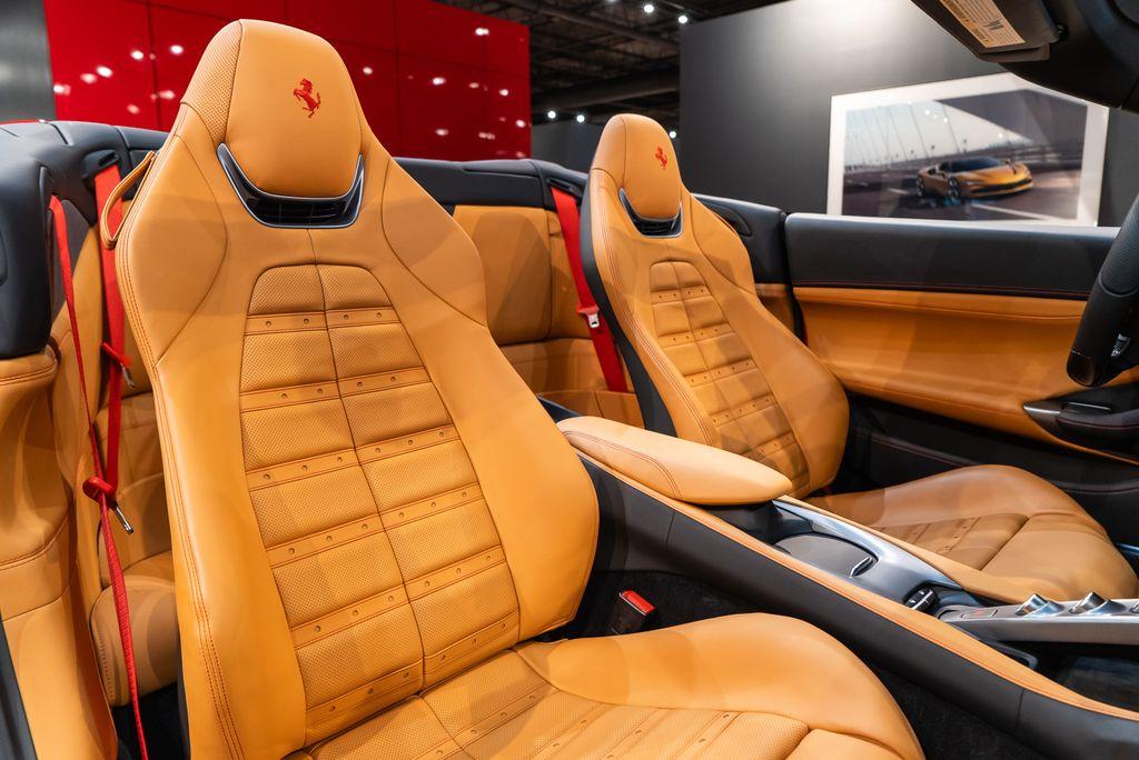 http://www.koenigseggchicago.com/galleria_images/30/30_p45_l.jpg