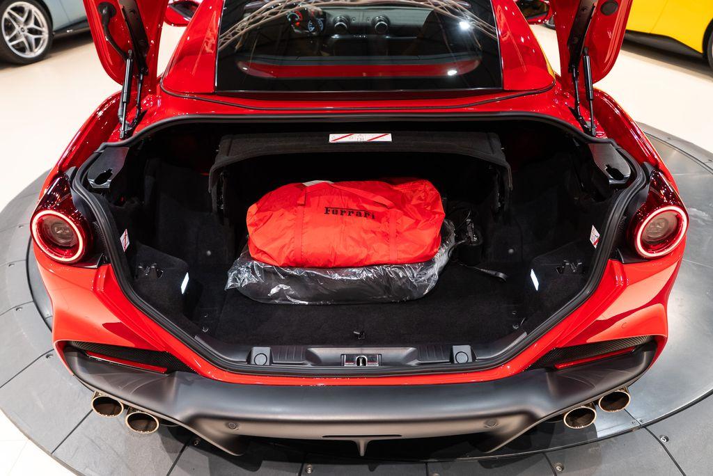 http://www.koenigseggchicago.com/galleria_images/30/30_p49_l.jpg