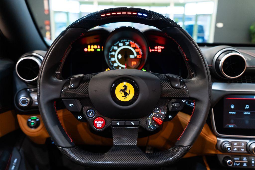 http://www.koenigseggchicago.com/galleria_images/30/30_p5_l.jpg