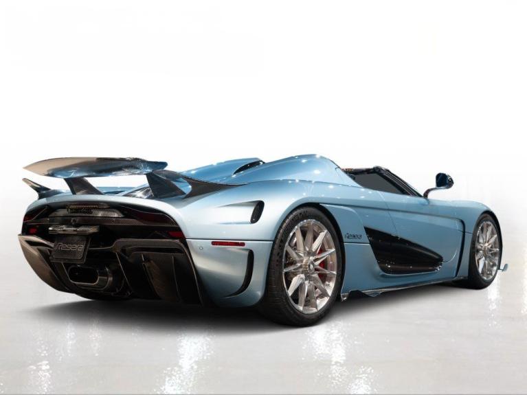 http://www.koenigseggchicago.com/galleria_images/44/44_p10_f.jpg