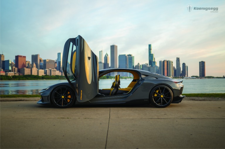 http://www.koenigseggchicago.com/galleria_images/5/5_main_f.jpg