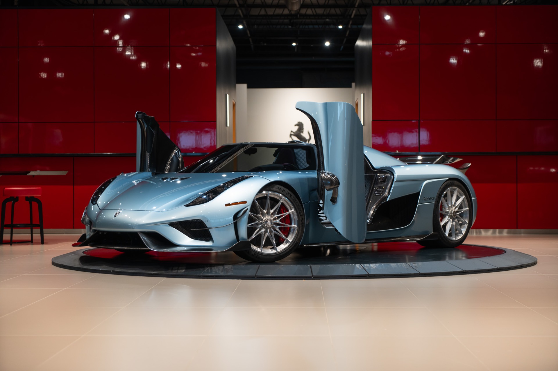 http://www.koenigseggchicago.com/galleria_images/6/6_p4_l.jpg