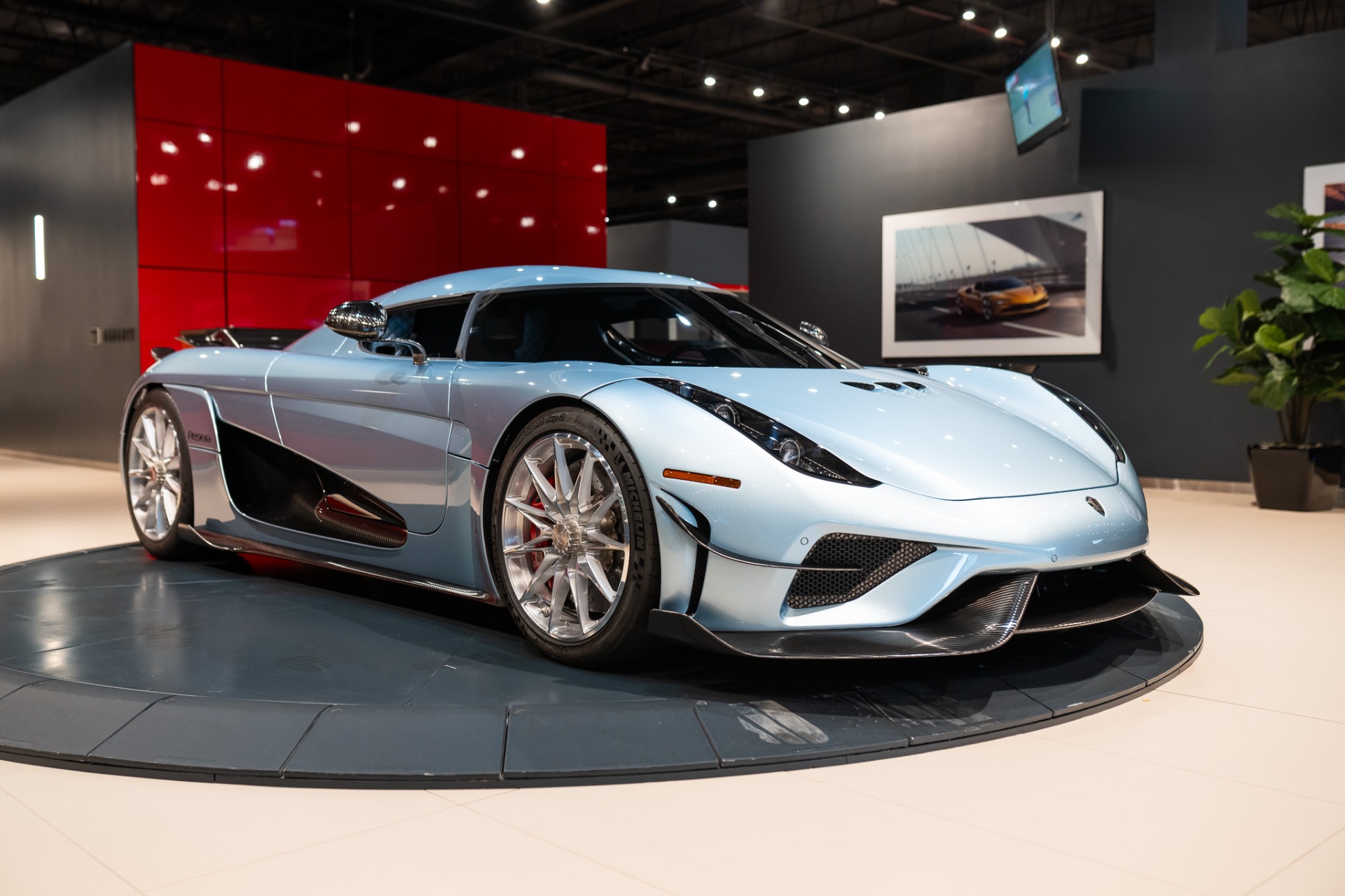 http://www.koenigseggchicago.com/galleria_images/6/6_p59_l.jpg