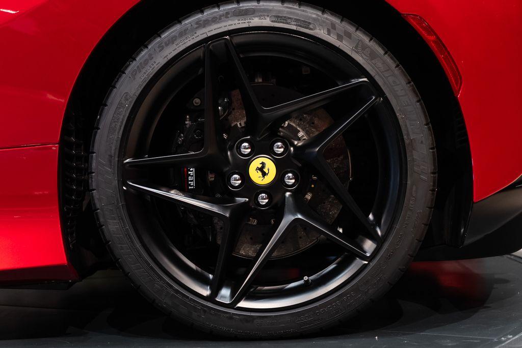 http://www.koenigseggchicago.com/galleria_images/68/68_p14_l.jpg