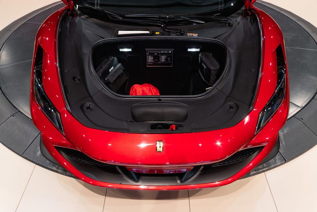 http://www.koenigseggchicago.com/galleria_images/68/68_p20_l.jpg