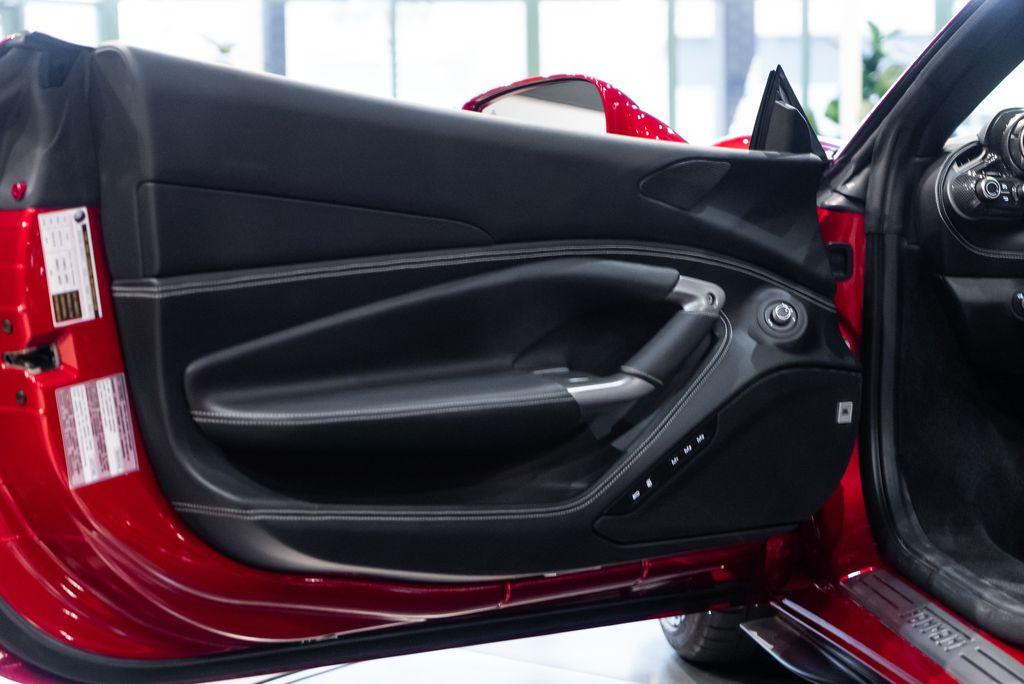 http://www.koenigseggchicago.com/galleria_images/68/68_p23_l.jpg