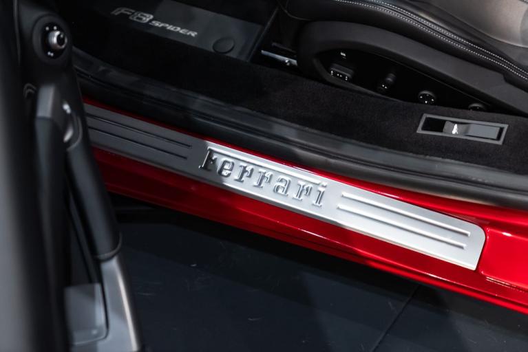 http://www.koenigseggchicago.com/galleria_images/68/68_p24_f.jpg
