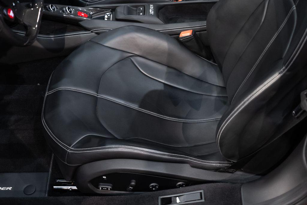 http://www.koenigseggchicago.com/galleria_images/68/68_p25_l.jpg