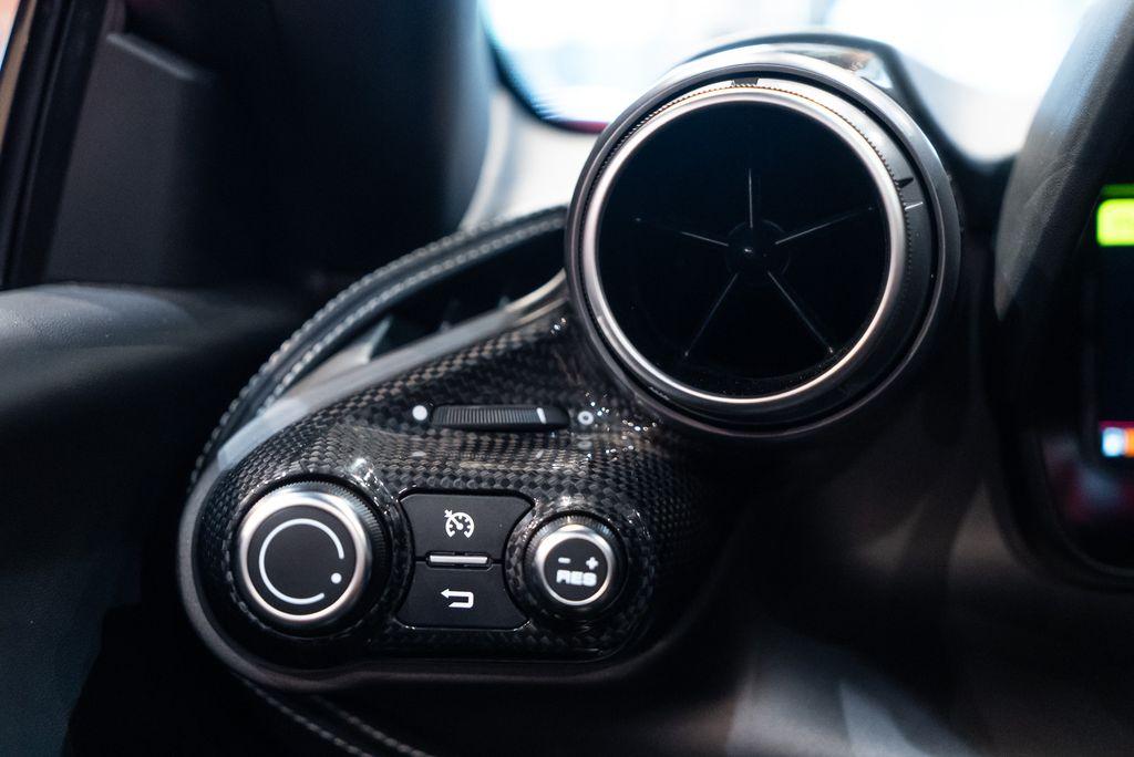 http://www.koenigseggchicago.com/galleria_images/68/68_p29_l.jpg