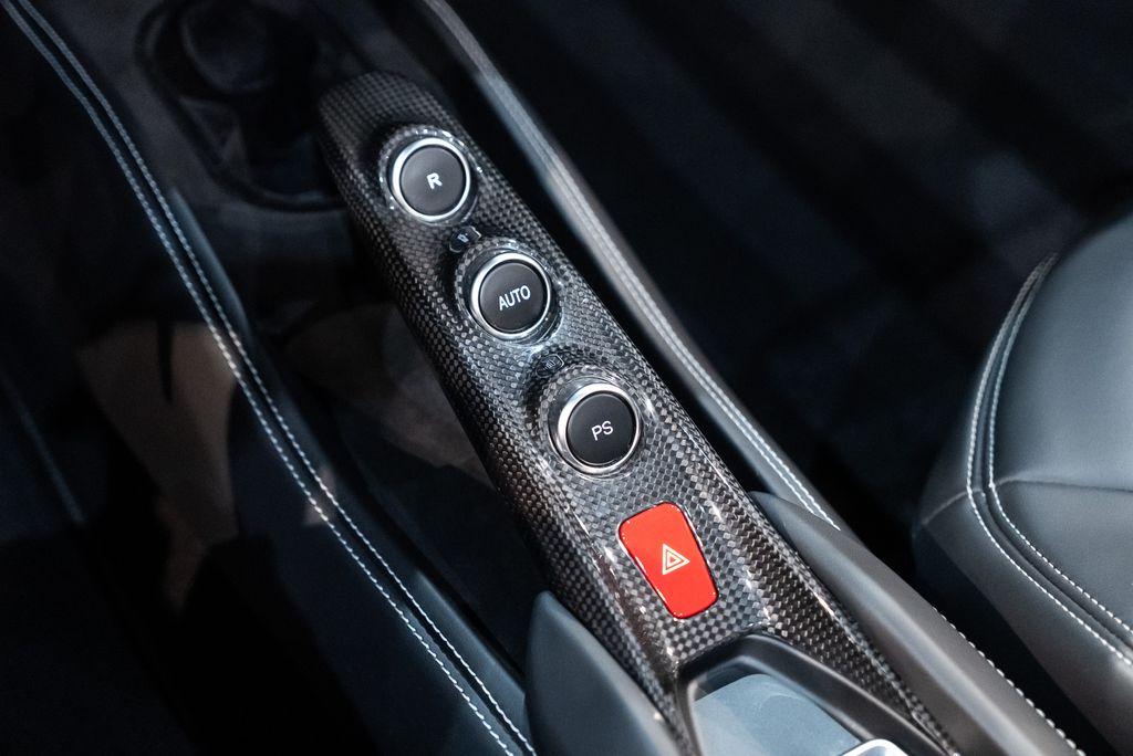 http://www.koenigseggchicago.com/galleria_images/68/68_p34_l.jpg