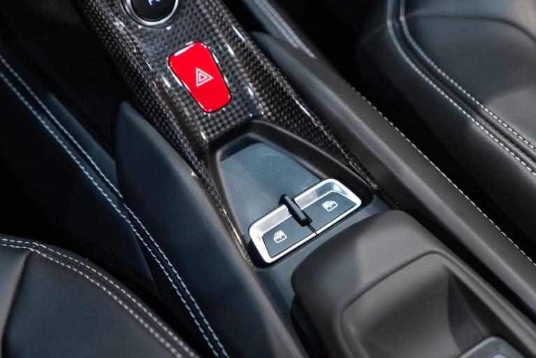 http://www.koenigseggchicago.com/galleria_images/68/68_p35_f.jpg
