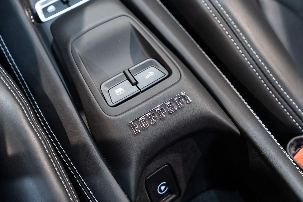 http://www.koenigseggchicago.com/galleria_images/68/68_p36_l.jpg