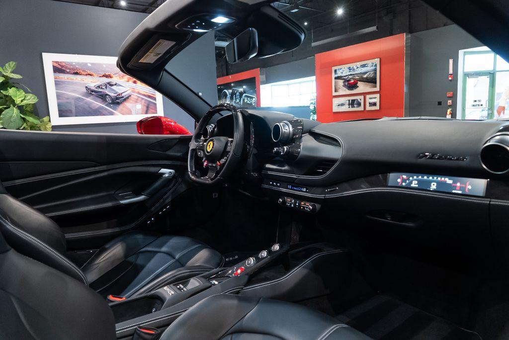 http://www.koenigseggchicago.com/galleria_images/68/68_p38_l.jpg