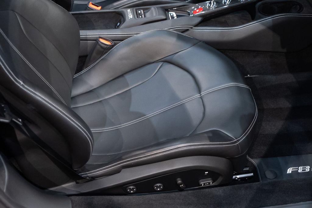 http://www.koenigseggchicago.com/galleria_images/68/68_p40_l.jpg