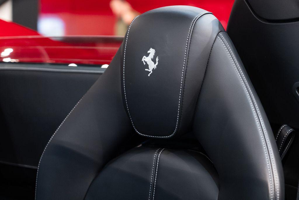 http://www.koenigseggchicago.com/galleria_images/68/68_p6_l.jpg
