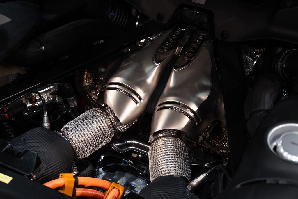 http://www.koenigseggchicago.com/galleria_images/71/71_p19_l.jpg
