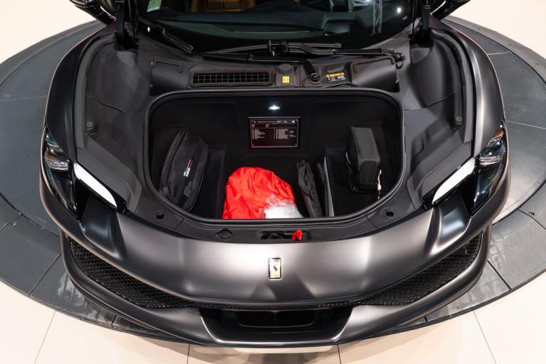http://www.koenigseggchicago.com/galleria_images/71/71_p20_f.jpg