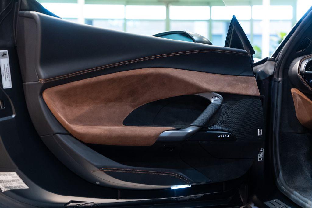 http://www.koenigseggchicago.com/galleria_images/71/71_p23_l.jpg