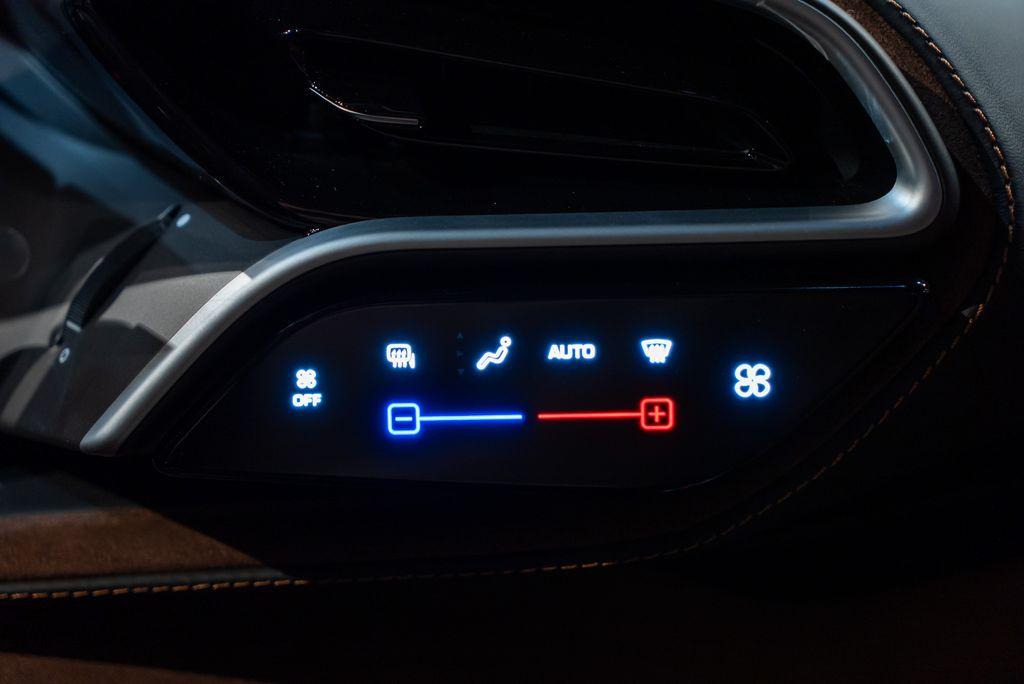 http://www.koenigseggchicago.com/galleria_images/71/71_p31_l.jpg