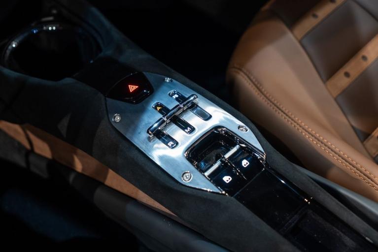 http://www.koenigseggchicago.com/galleria_images/71/71_p34_f.jpg